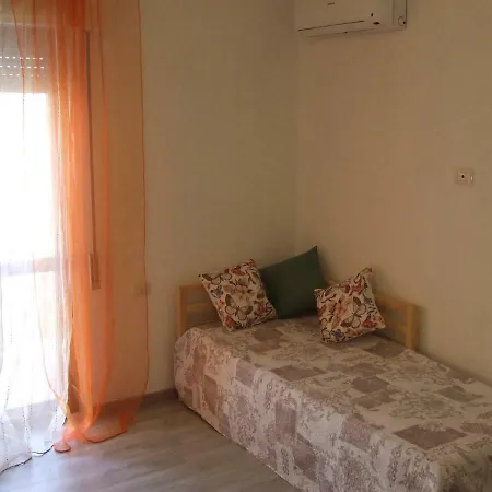 Guest house Leolu 2*